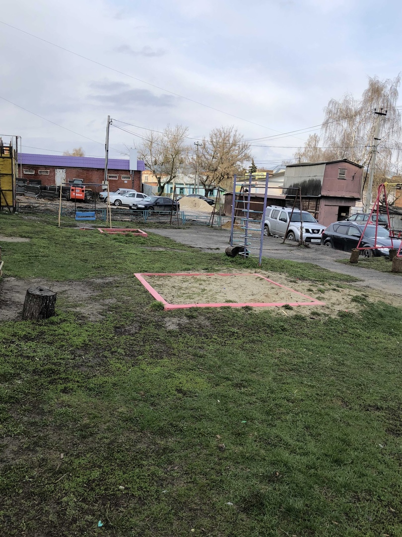 Обустройство детской площадки в г. Венев, во дворе домов ул. Бундурина, 2 и ул. Красноармейская,1